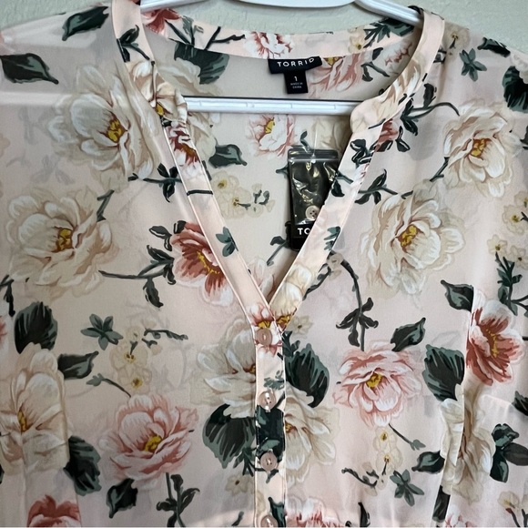 NWT Torrid Peach Floral Button Down Long High Low Blouse 1X (Torrid Size 1) - Picture 7 of 15